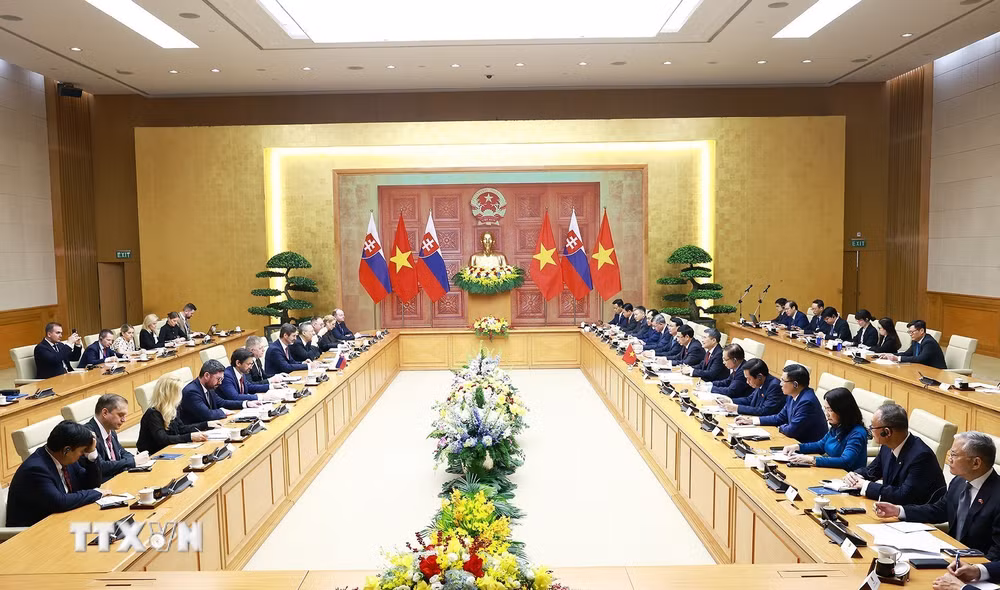 ttxvn-nang-cap-quan-he-viet-nam-slovakia-len-doi-tac-chien-luoc-1304-2.jpg