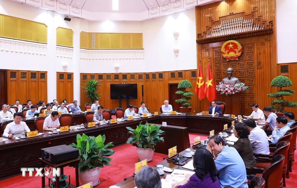 Phiên họp triển khai kế hoạch phân cấp, phân quyền khi thực hiện mô hình tổ chức chính quyền địa phương 2 cấp. (Ảnh: Dương Giang/TTXVN) ttxvn-thu-tuong-hop-trien-khai-ke-hoach-khi-thuc-hien-mo-hinh-to-chuc-chinh-quyen-dia-phuong-02-cap-17-3.jpg