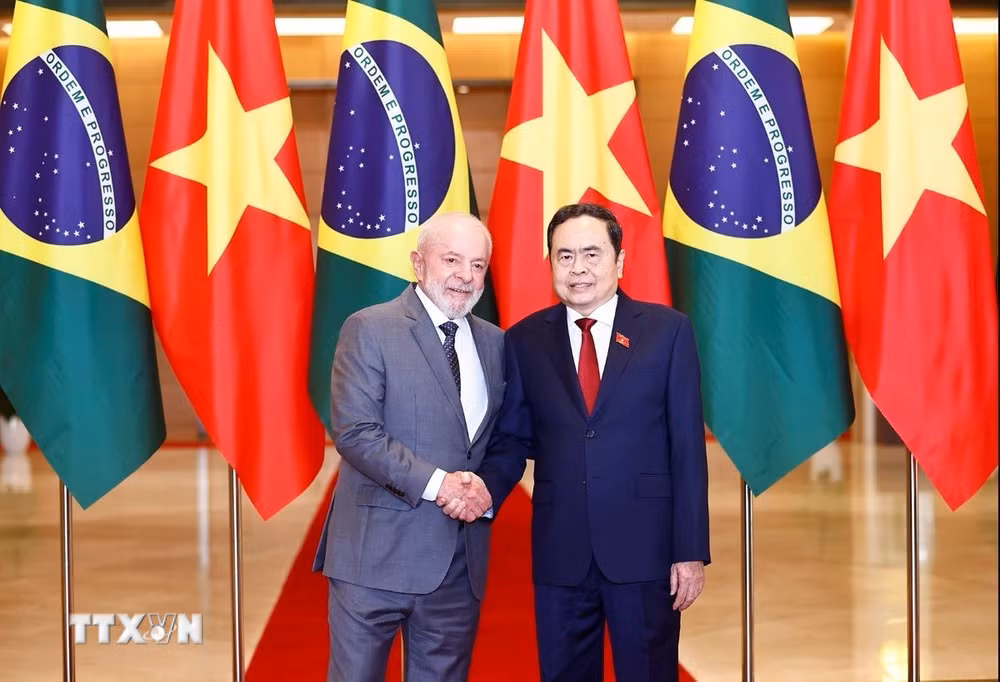ttxvn-chu-tich-quoc-hoi-tran-thanh-man-hoi-kien-tong-thong-brazil-luiz-inacio-lula-da-silva-2803-1-1.jpg