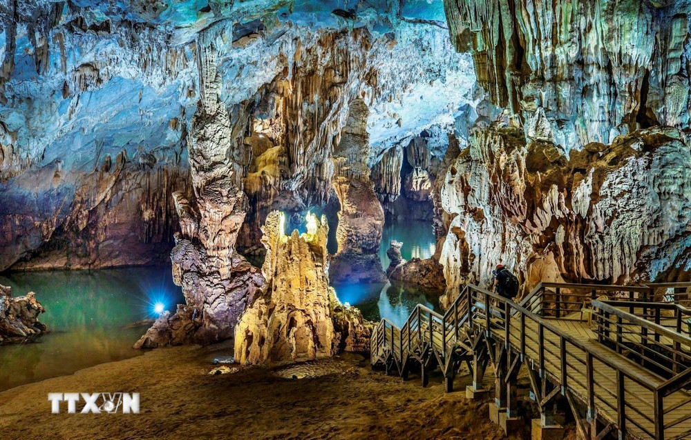 Động Phong Nha đẹp huyền ảo và kỳ vỹ. (Ảnh: TTXVN phát) ttxvn-phong-nha-ke-bang-1307-2.jpg