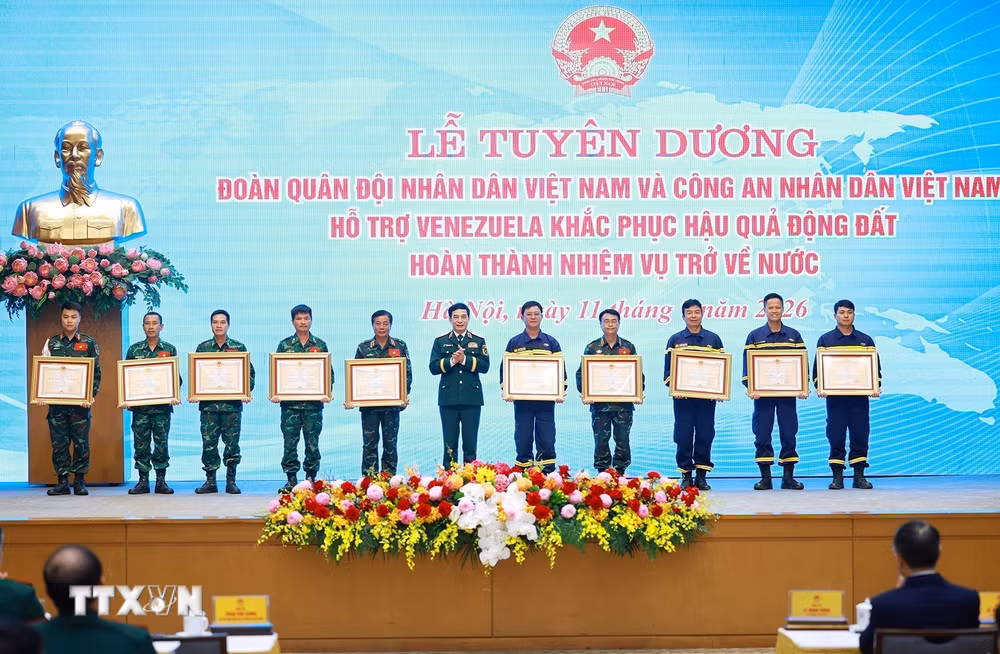 ttxvn-thu-tuong-du-le-tuyen-duong-doan-cong-tac-ho-tro-venezuela-khac-phuc-hau-qua-dong-dat-1107-13.jpg