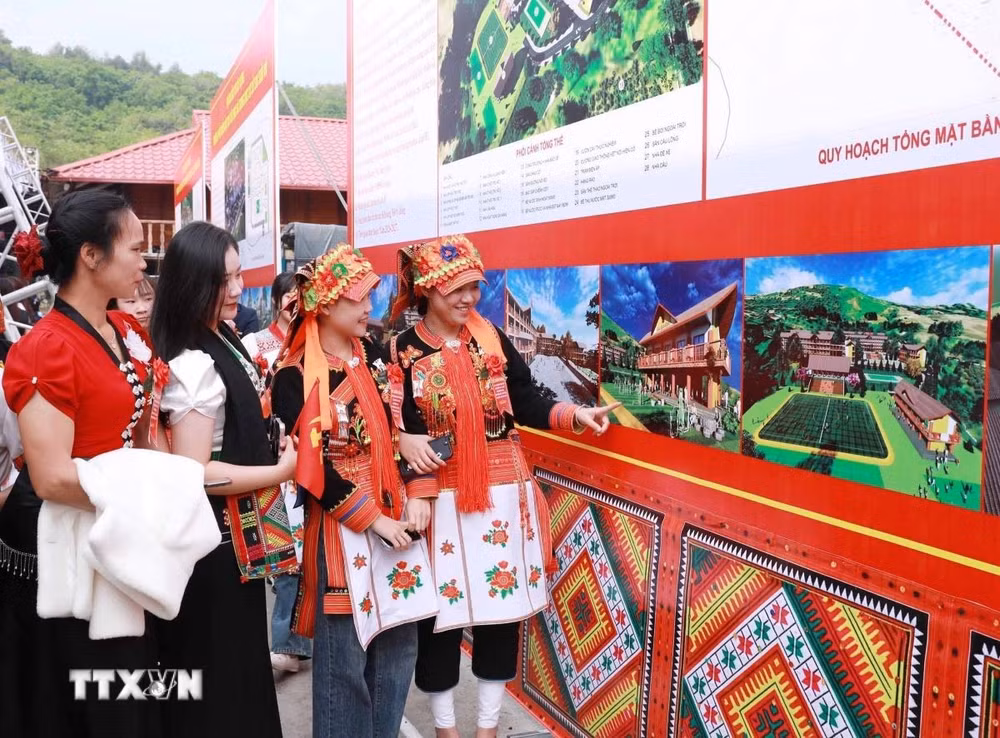ttxvn-lai-chau-khoi-cong-6-truong-pho-thong-noi-tru-lien-cap-tai-cac-xa-bien-gioi-9.jpg