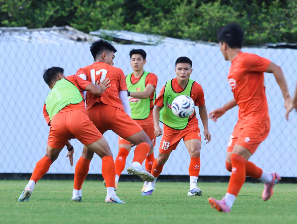 tuyen-viet-nam-tap-tai-thai-lan-21207-1.jpg