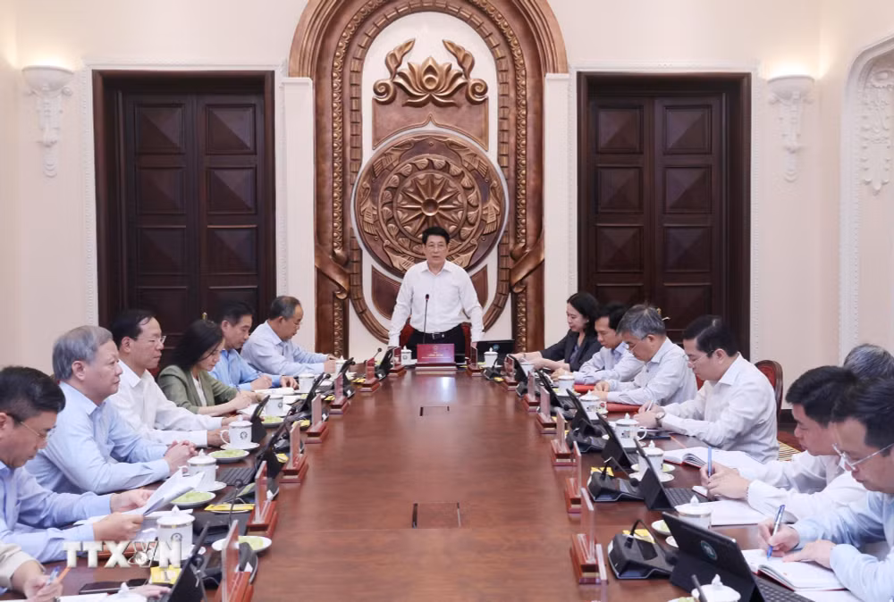 ttxvn-chu-tich-nuoc-luong-cuong-chu-tri-giao-ban-van-phong-chu-tich-nuoc-0104-3.jpg