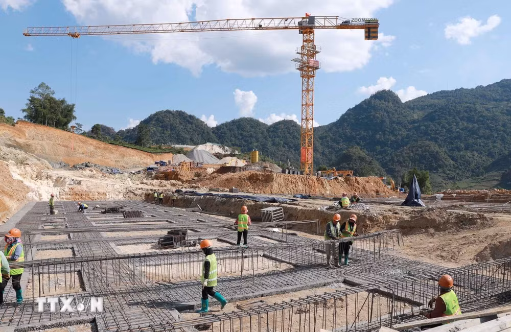 ttxvn-quyet-tam-dua-cac-cong-trinh-truong-noi-tru-lien-cap-ve-dich-truoc-han-3005-2.jpg