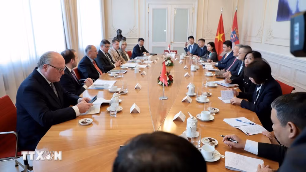 ttxvn-pho-thu-tuong-thuong-truc-nguyen-hoa-binh-tham-bang-hessen-duc-2603-2.jpg