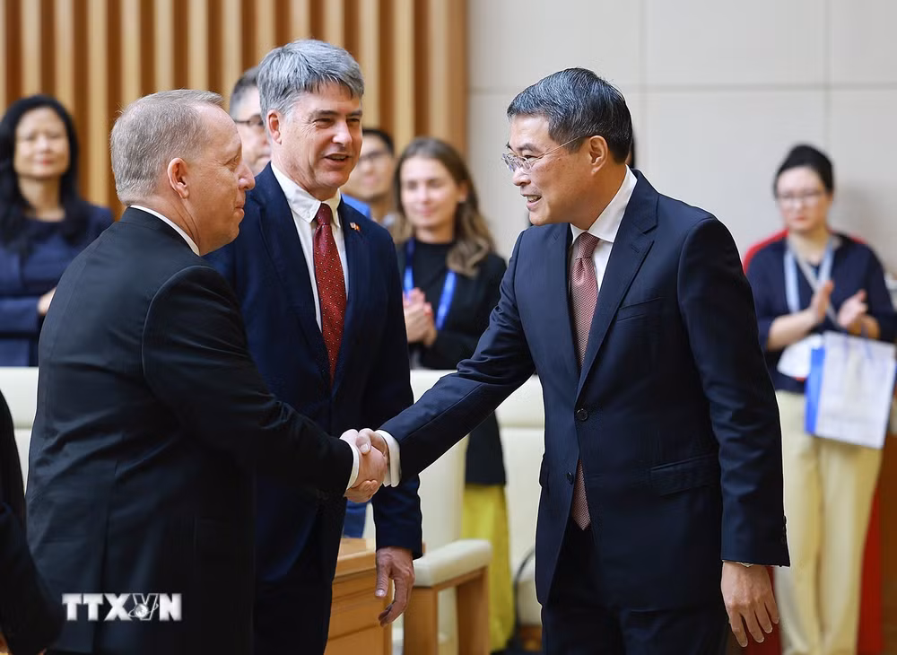 Thủ tướng làm việc với Đoàn doanh nghiệp cấp cao Hội đồng Kinh doanh Hoa Kỳ - ASEAN ttxvn-thu-tuong-le-minh-hung-lam-viec-voi-doan-doanh-nghiep-cap-cao-hoi-dong-kinh-doanh-hoa-ky-asean-1604-6.jpg