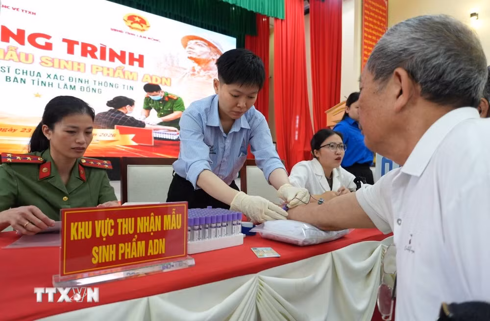 ttxvn-chien-dich-500-ngay-dem-lam-dong-trien-khai-lay-mau-sinh-pham-adn-cua-hon-1500-than-nhan-liet-si-2307.jpg