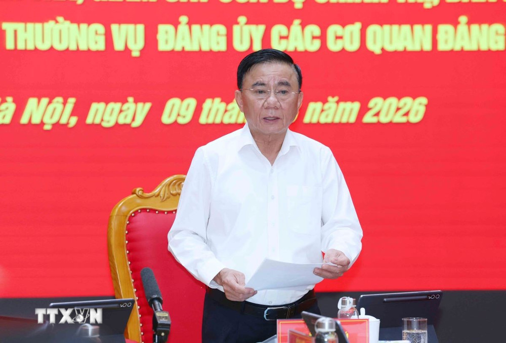 ttxvn-cong-bo-quyet-dinh-kiem-tra-giam-sat-cua-bo-chinh-tri-ban-bi-thu-doi-voi-ban-thuong-vu-dang-uy-cac-co-quan-dang-trung-uong-0903-3.jpg