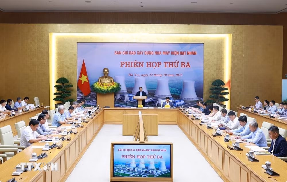 ttxvn-thu-tuong-chu-tri-phien-hop-xay-dung-nha-may-dien-hat-nhan-2210-2.jpg