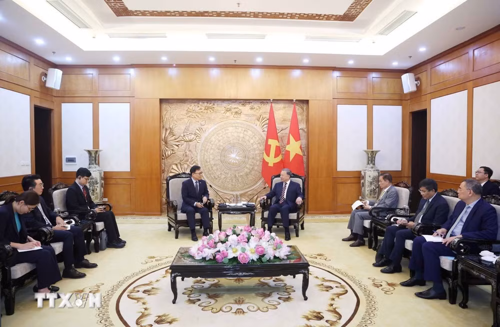 ttxvn-tong-bi-thu-to-lam-tiep-dai-su-han-quoc-tai-viet-nam-0506-2.jpg