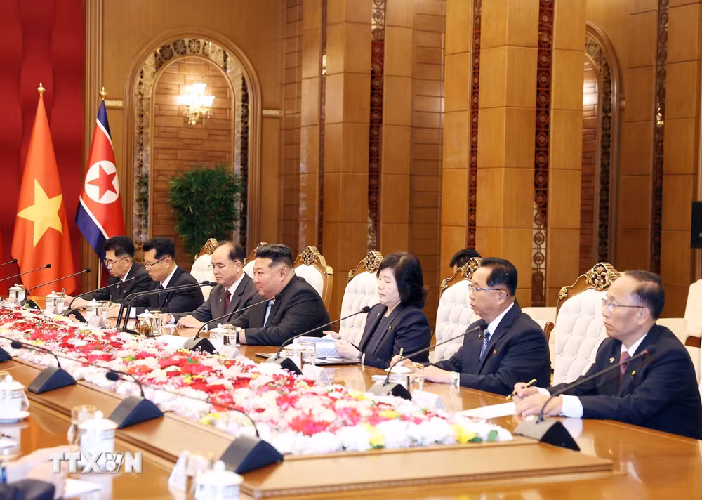 ttxvn-tong-bi-thu-to-lam-hoi-dam-voi-tong-bi-thu-chu-tich-quoc-vu-chdcnd-trieu-tien-kim-jong-un-2.jpg