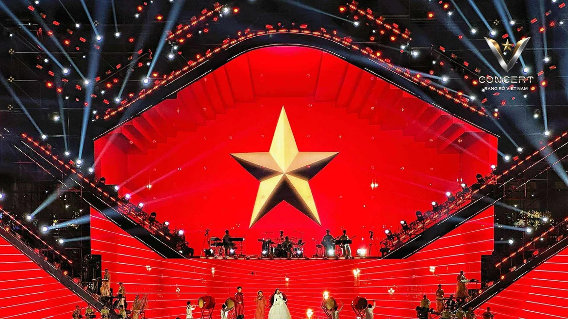 'V Concert-Rạng rỡ Việt Nam': Nghệ sỹ Xuân Hinh hát văn, Trúc Nhân 'khoe' vũ đạo