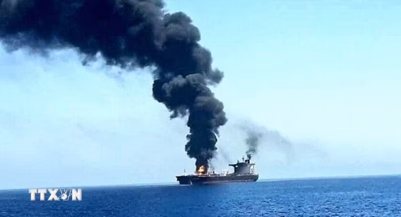 EU lên án Houthi tấn công tàu chở dầu ở Biển Đỏ