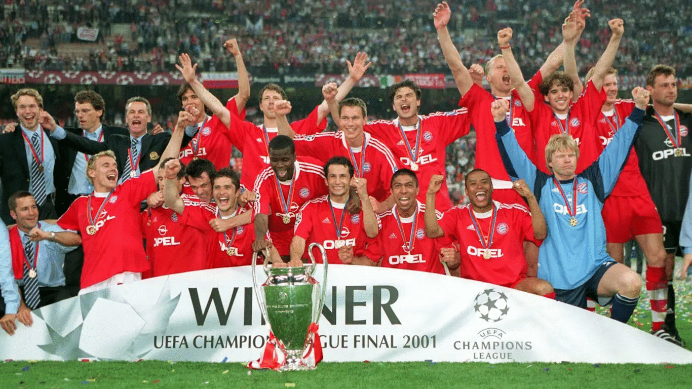 Năm 2001 Henkel Pott trở lại München sau 25 năm. (Nguồn: Fcb.com) Bayern München 121 năm: Những dấu ấn đáng nhớ nhất qua năm tháng ảnh 5