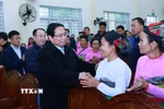 Thủ tướng Phạm Minh Chính chúc Tết nhân dân các dân tộc huyện Ngọc Lặc, tỉnh Thanh Hoá. (Ảnh: Dương Giang/TTXVN)