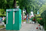 Toàn bộ các nhà vệ sinh di động đều được miễn phí, thường xuyên dọn dẹp vệ sinh, bảo đảm sạch sẽ, an toàn. (Ảnh: Bảo Ngọc/Vietnam+)