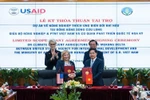 Lễ Ký kết thoả thuận tài trợ hợp tác giữa USAID và Bộ Nông nghiệp và Phát triển nông thôn về Dự án nông nghiệp thích ứng biến đổi khí hậu tại đồng bằng sông Cửu Long. (Ảnh: Bộ Nông nghiệp và Phát triển nông thôn)