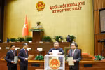 Tổng Bí thư, Chủ tịch nước Tô Lâm cùng các đồng chí lãnh đạo, đại biểu bỏ phiếu phê chuẩn Thẩm phán, Phó Thủ tướng Chính phủ, Bộ trưởng và thành viên khác của Chính phủ. (Ảnh: Doãn Tấn/TTXVN)