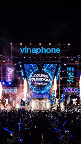 Sân khấu Sound Freedom by VinaPhone bùng nổ trong âm nhạc và ánh sáng. (Ảnh: PV/Vietnam+)