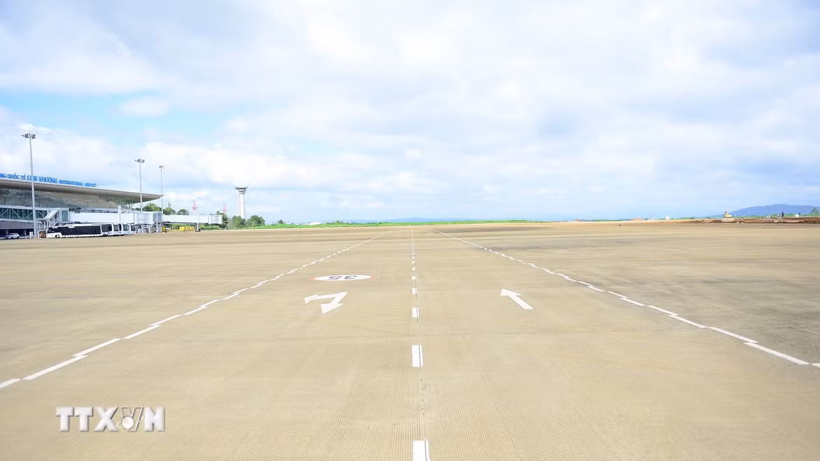 Khu vực sân đỗ tàu bay cũng đã hoàn thiện tất cả hạng mục, sẵn sàng cho ngày Sân bay Liên Khương tái hoạt động. (Ảnh: Nguyễn Dũng/TTXVN)