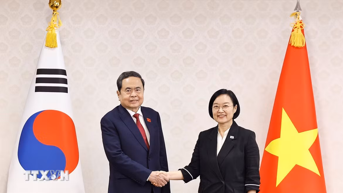 Chủ tịch Quốc hội Trần Thanh Mẫn hội kiến Thủ tướng Hàn Quốc Han Seong-sook. (Ảnh: Doãn Tấn/TTXVN)