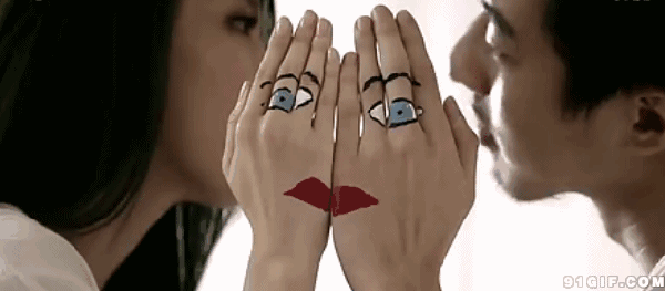 Cô gái rách màng nhĩ vì bạn trai hôn... quá cuồng nhiệt ảnh 1