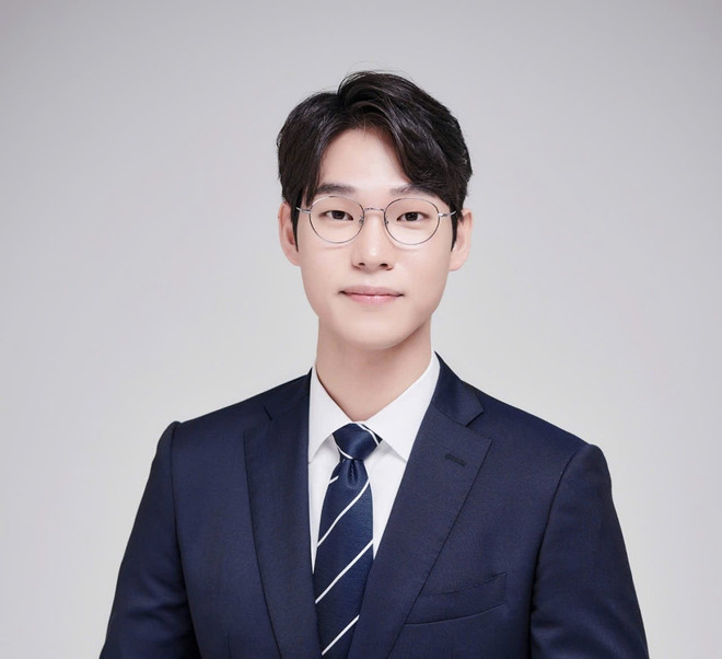 Der bekannte Moderator Lee Sung-Hoon wird T1 auf ihrer Reise nach Vietnam begleiten. (Foto: Vietnam+) anh3.jpg