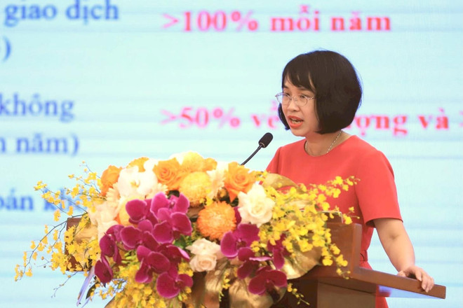 សាស្ត្រាចារ្យរង បណ្ឌិត Pham Thi Hoang Anh - នាយករងនៃបណ្ឌិត្យសភាធនាគារ ចែករំលែកនៅវេទិកា។ (រូបថត៖ Vietnam+) d141.jpg