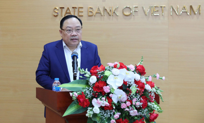 Encik Pham Anh Tuan, Pengarah Jabatan Pembayaran Bank Negara, bercakap pada mesyuarat itu. (Foto: Vietnam+) 5eb842b9-ed2e-4eda-9cbb-d8d148273b99.jpg