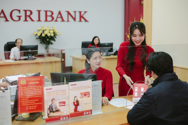 Agribank បន្តបង្កើនប្រសិទ្ធភាពប្រតិបត្តិការរបស់ខ្លួន បំពេញតម្រូវការរបស់ប្រជាជន និងអាជីវកម្មភ្លាមៗសម្រាប់ផលិតផល និងសេវាកម្មធនាគារ។ (រូបថត៖ Vietnam+) z7071235234679-66aded6b7a54103b474e9404cd6baf7b.jpg