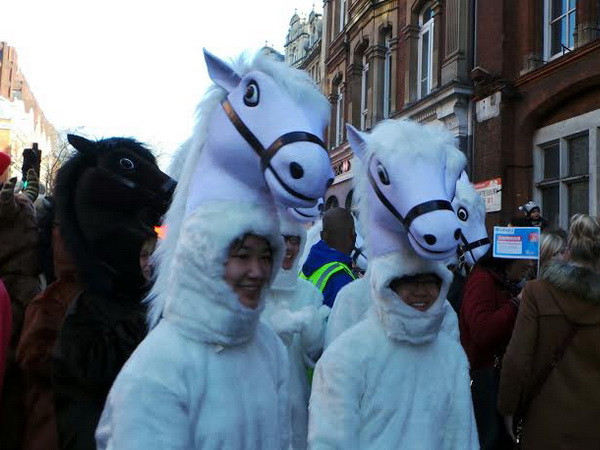 Người dân London tưng bừng lễ hội đón Tết âm lịch ảnh 3