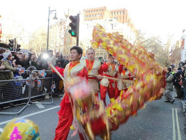 Người dân London tưng bừng lễ hội đón Tết âm lịch ảnh 1