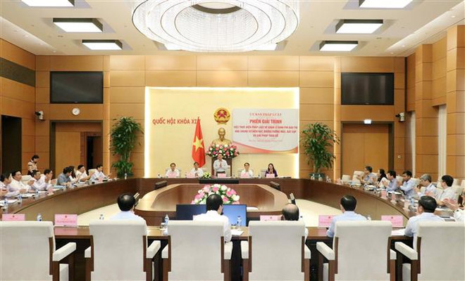 Một phiên họp toàn thể của Ủy ban Pháp luật của Quốc hội. (Ảnh: Văn Điệp/TTXVN) Bàn thảo về thí điểm không tổ chức Hội đồng nhân dân phường tại Hà Nội ảnh 1