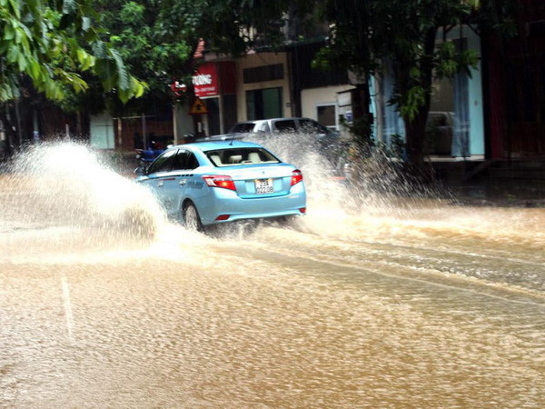 Mưa lớn sau bão số 2 làm ngập nhiều tuyến đường ở Hà Giang ảnh 1