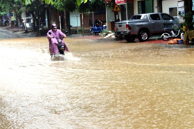 Mưa lớn sau bão số 2 làm ngập nhiều tuyến đường ở Hà Giang ảnh 2