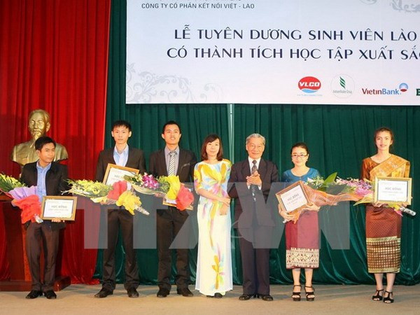 Thừa Thiên-Huế cấp 10 suất học bổng cho lưu học sinh Champasak ảnh 1