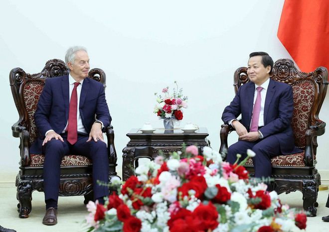 Phó Thủ tướng Lê Minh Khái tiếp ông Tony Blair, cựu Thủ tướng Anh, Chủ tịch điều hành Viện Tony Blair. (Ảnh: An Đăng/TTXVN) ttxvn_le minh khai tony blair (2)_resize.jpg