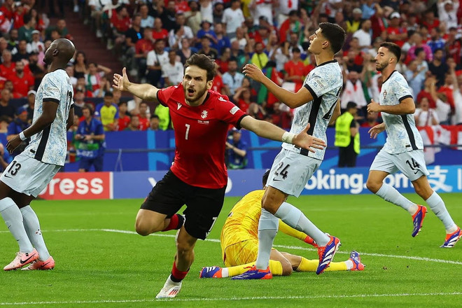 Gruzia chính là đội gây bất ngờ nhất khi có mặt ở vòng 1/8 EURO 2024. (Nguồn: Reuters) Gruzia_thang_soc_Bo_dao_nha_2706.jpg