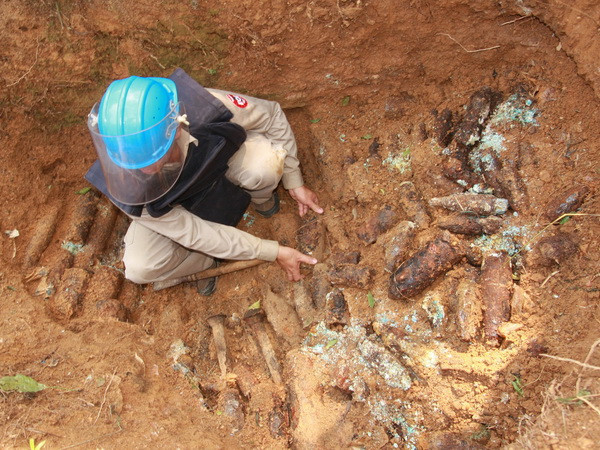 Gần 7,5 tỷ đồng giúp Thừa Thiên-Huế nâng cao năng lực rà phá bom mìn ảnh 1