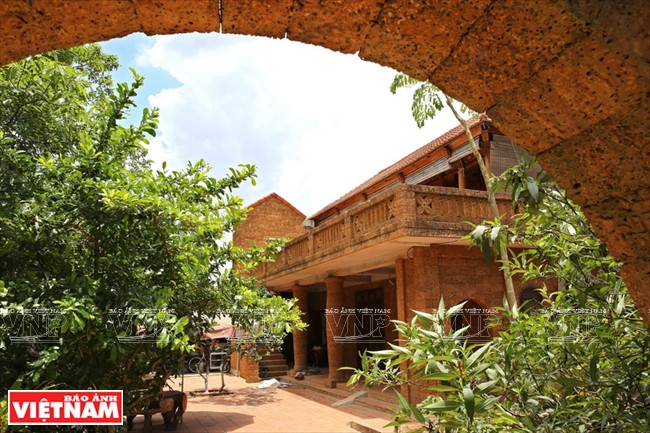 Chiêm ngưỡng những tuyệt tác nghệ thuật bằng đá ong xứ Đoài ảnh 10