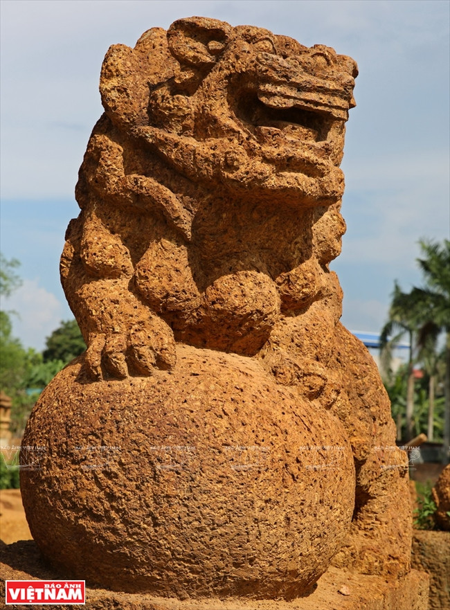 Chiêm ngưỡng những tuyệt tác nghệ thuật bằng đá ong xứ Đoài ảnh 15