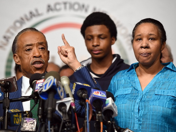 Thêm một vụ cảnh sát da trắng bắn chết người da màu tại Mỹ ảnh 1