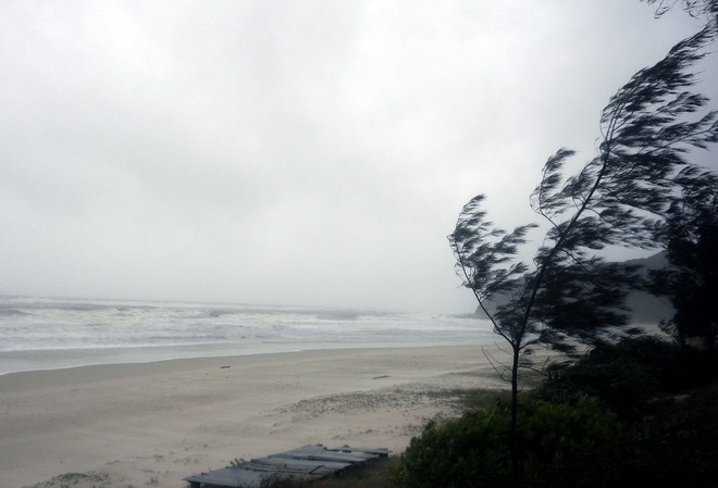 Bão số 1 ảnh hưởng và gây gió giật cấp 10-12 trên vịnh Bắc Bộ ảnh 1