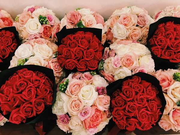 Vincom tôn vinh phụ nữ Việt Nam với kim cương và hoa hồng ảnh 2