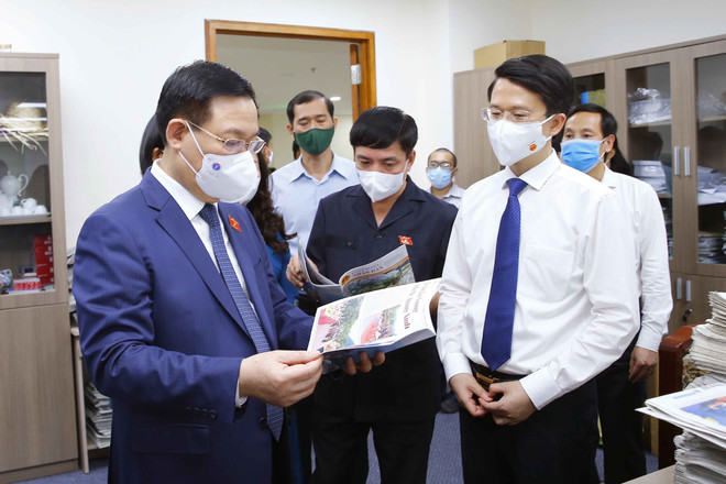 Chủ tịch Quốc hội thăm và chúc mừng các cơ quan báo chí của Quốc hội ảnh 2