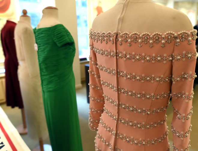 Sắp đấu giá bộ sưu tập trang phục của Công nương Diana ảnh 1