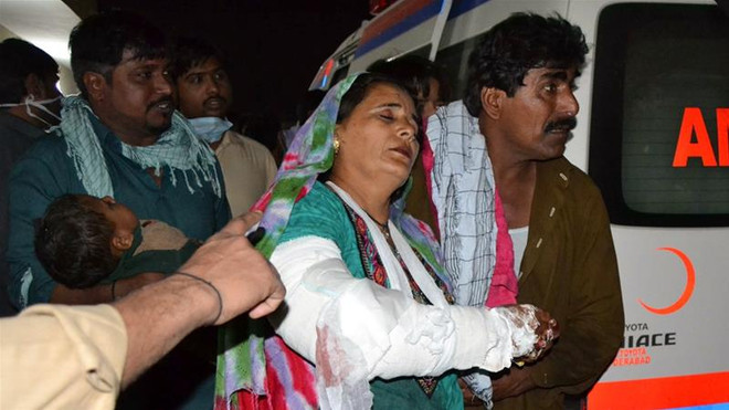 Số người chết trong vụ đánh bom đẫm máu ở Pakistan tăng mạnh ảnh 1