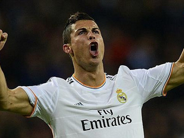 Man City thắng hủy diệt, Ronaldo lập công mừng QBV ảnh 2