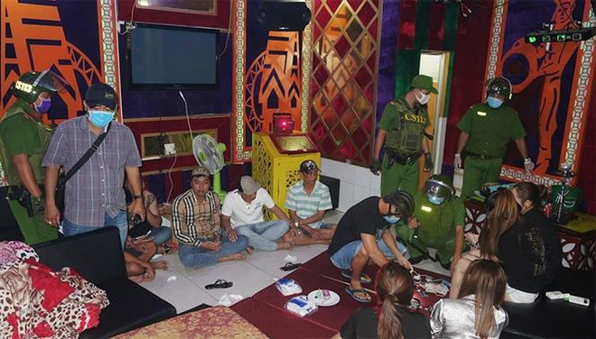 An Giang: 19 đối tượng dương tính với ma túy trong quán karaoke ảnh 1
